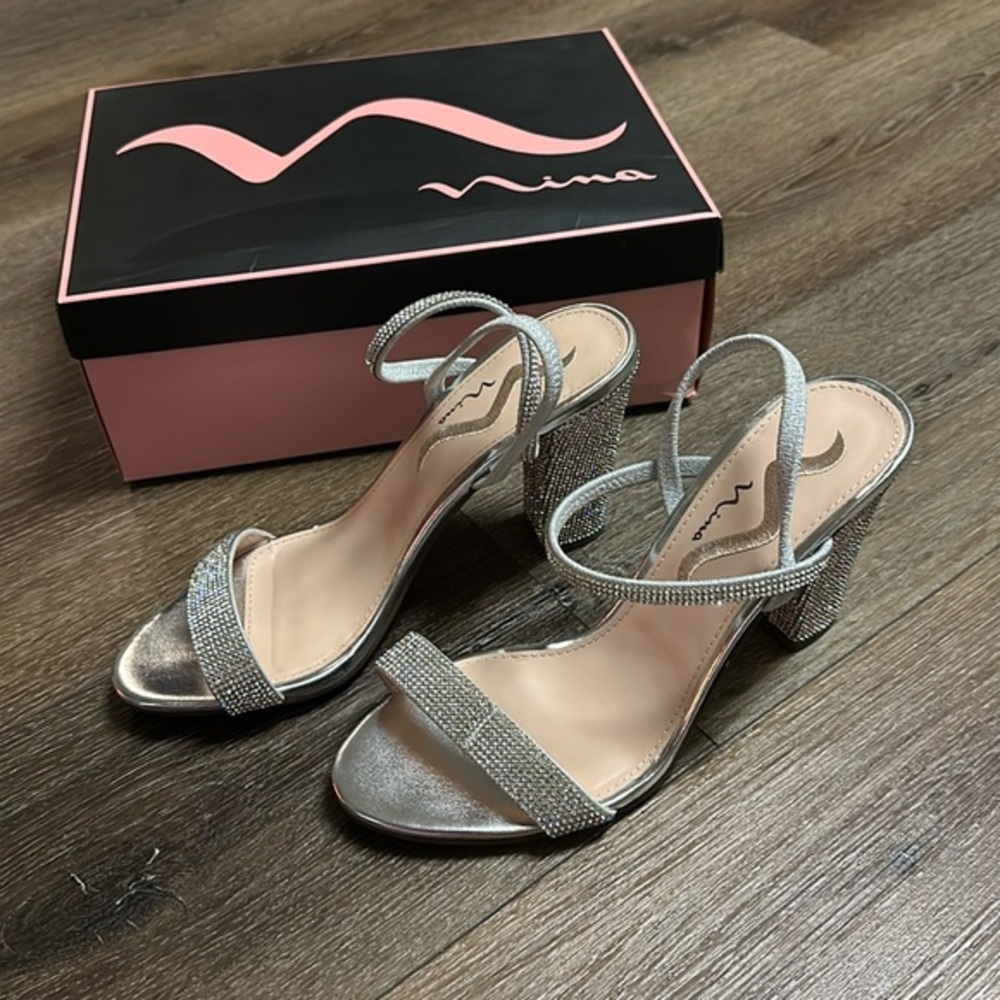 Like new! Nina sparkly heels